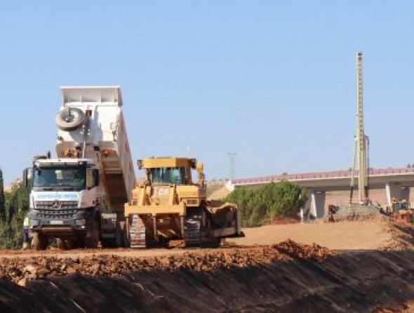 Adif licita la asistencia técnica y el control de las obras para una parte de la electrificación de la línea férrea