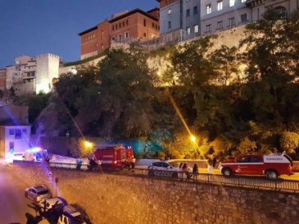 Los bomberos rescatan a una mujer caída por la ladera junto a la Andaquilla de Teruel