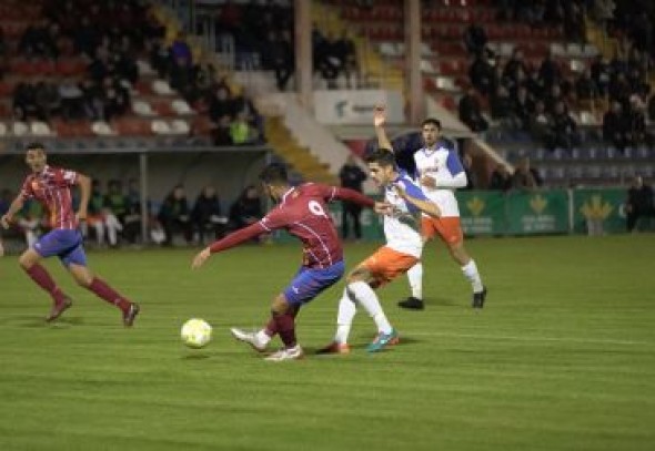 La victoria ante el Belchite en Pinilla 3-0 mantiene al CD Teruel como líder de la Tercera División