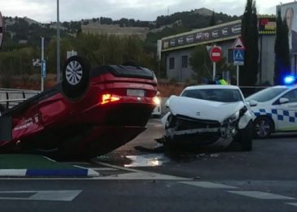 Accidente sin heridos en una de las rotondas de acceso a la Perimetral de Teruel