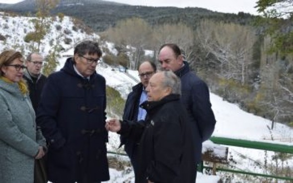 Aliaga inaugura la primera pista de esquí sintética de Aragón en Alcalá de la Selva