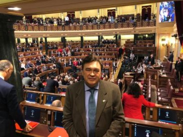 Los parlamentarios de Teruel Existe aprovechan su toma de posesión para exigir el equilibrio territorial