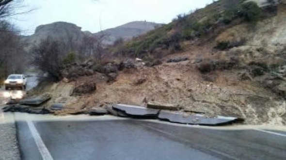 Cortada la carretera de Tramacastilla a Villar del Cobo por un desprendimiento