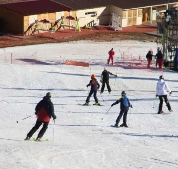 El buen tiempo obliga a cerrar este viernes la estación de esquí de Valdelinares
