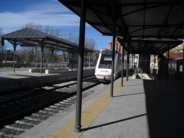 La Plataforma del ferrocarril urge al Departamento de Vertebración del Territorio a exigir más servicios de tren en Teruel