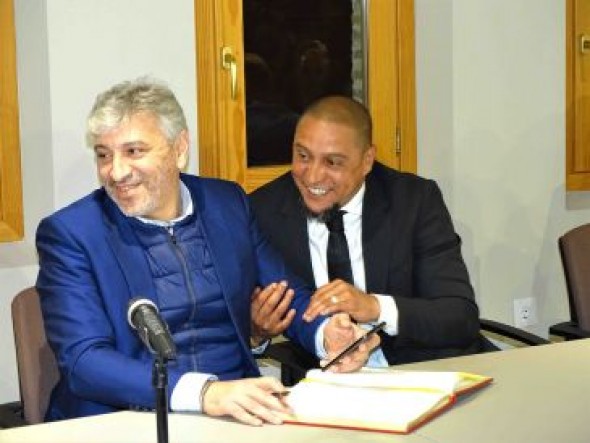 Roberto Carlos, Nayim y otros exjugadores encandilan a los alcorisanos