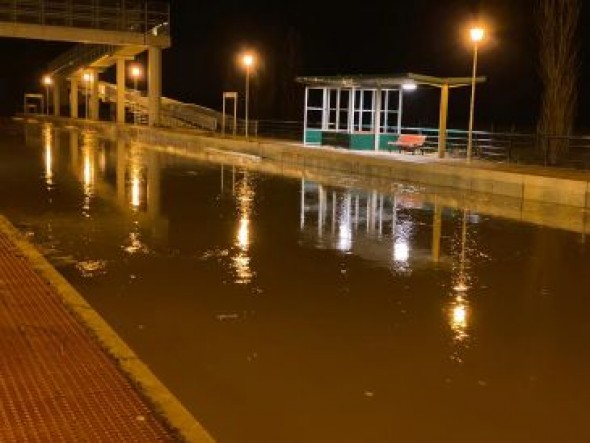 Cortada la línea del ferrocarril al inundarse la vía en Villarreal debido a los deshielos