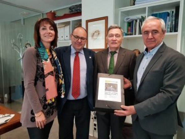 La Comarca de Teruel entrega al Ministerio de Agricultura el proyecto del tramo de vía verde por Santa Eulalia, Alba del Campo y Almohaja