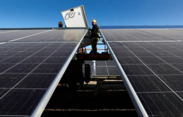 Iberdrola inicia en Azaila la construcción de su primera planta fotovoltaica en Aragón