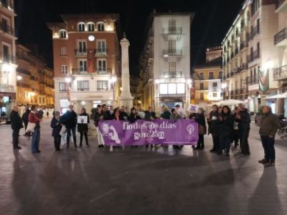 Concentración en la plaza del Torico de Teruel por las mujeres asesinadas