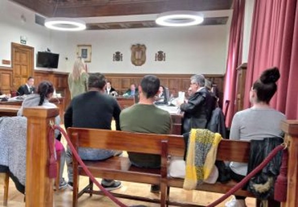 Piden entre 5 y 10 años de prisión para la expareja del promotor de Puerto Calanda