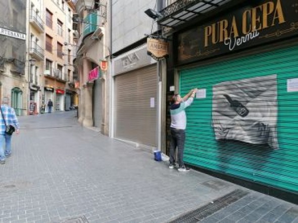 La DGA ordena el cierre desde el domingo de todos los establecimientos salvo los de alimentación, farmacias y estancos
