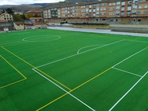 Utrillas convierte el viejo campo de fútbol en una moderna instalación 
con césped artificial