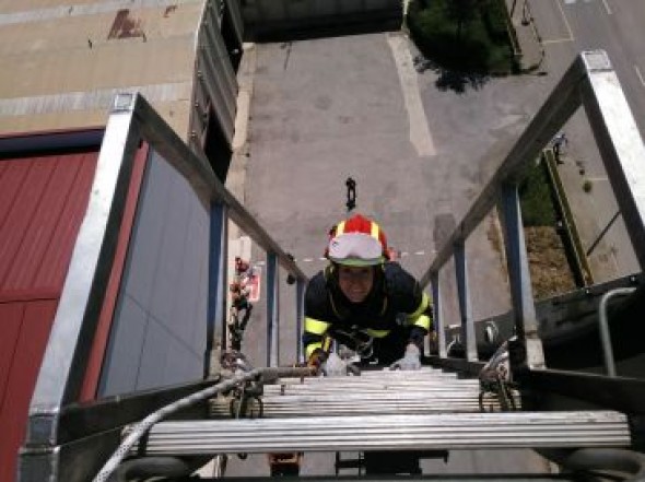 Anabel Sancho Novellón, primera mujer en el servicio de bomberos de Teruel: “Que haya mujeres en todas las profesiones influye de forma positiva en las niñas”