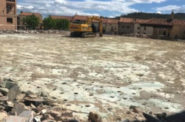 Cantavieja ultima la demolición del pabellón hundido por la nieve y ya trabaja en el proyecto del nuevo