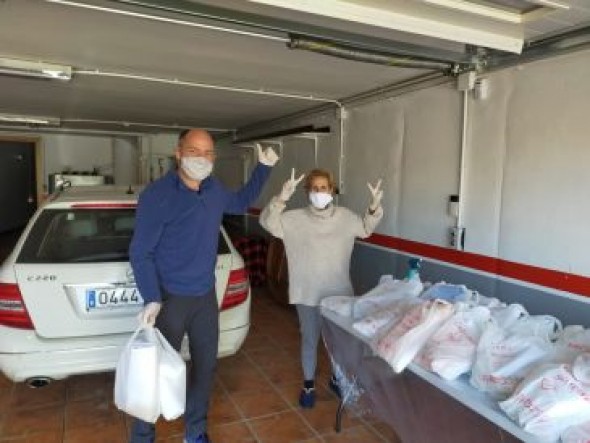 Los ricos ajuares de Calamocha pierden los bordados para convertirse en mascarillas contra el coronavirus