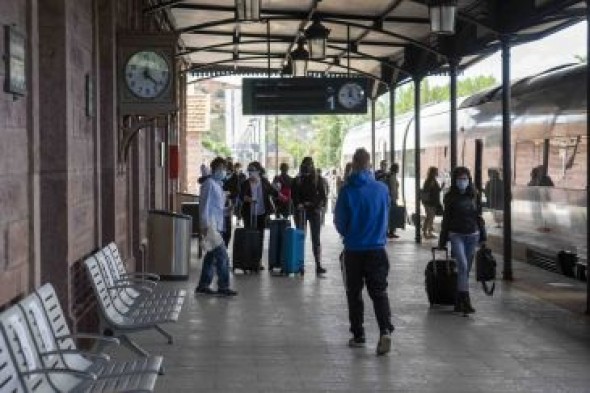 La movilidad entre provincias tras la entrada de Aragón en fase 3 no propicia gran aumento de los usuarios de tren y autobús