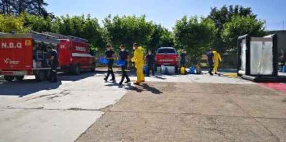 Los bomberos de la DPT de los parques de Calamocha, Teruel y Alcañiz desinfectan la residencia de Burbáguena