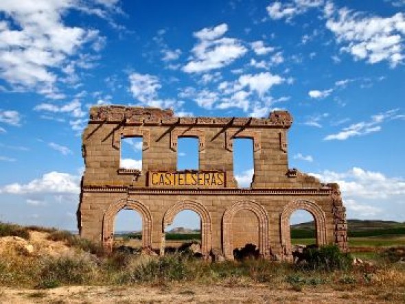 Alfonso Vila recoge en ‘En vía muerta’ 120 fotografías de estaciones de tren abandonadas por toda la geografía española