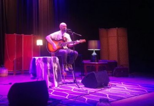 Jorge Pérez, Kapi, guitarrista y cantante de Azero: “Este verano tocaba hacernos un hueco fuera de Aragón, pero todo se vino abajo”