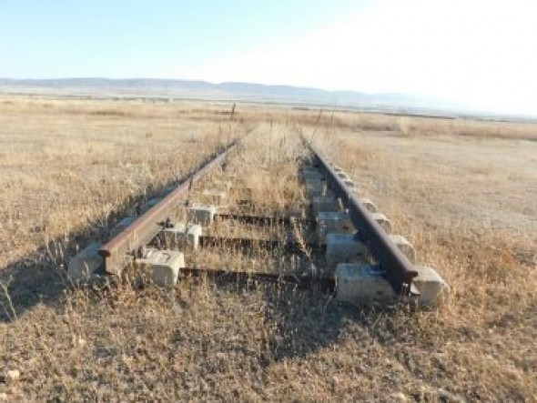 Los desechos de las obras del ramal del tren de Platea nunca se retiraron: traviesas, material y hasta una vía en medio de la nada
