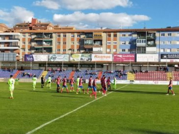 El CD Teruel golea al Santa Isabel en su debut ante su hinchada con un contundente 4-0