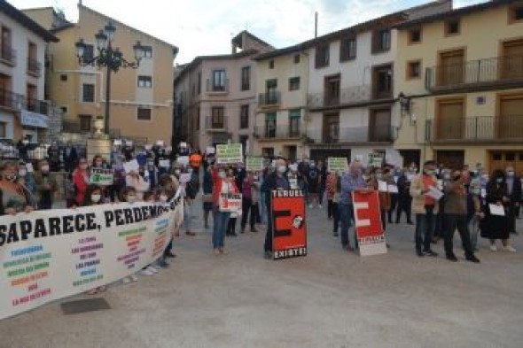 Unos 300 vecinos de Montalbán exigen que reabra la oficina de la Seguridad Social