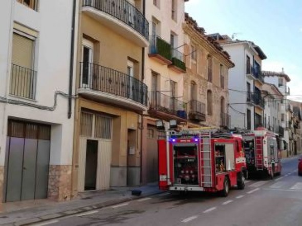 Los bomberos sofocan un incendio en una vivienda de Alcorisa sin daños personales