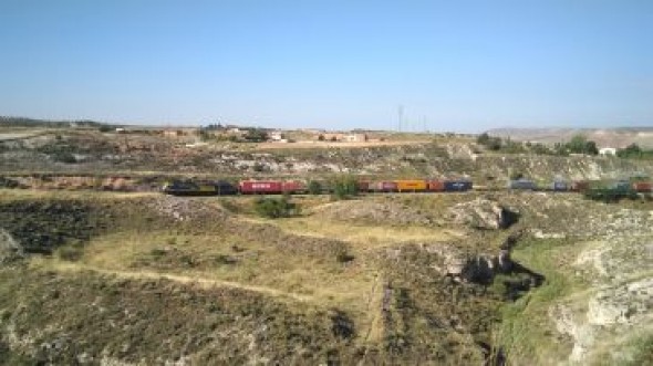 Malestar en la comunidad portuaria de Valencia por las últimas trabas al tren