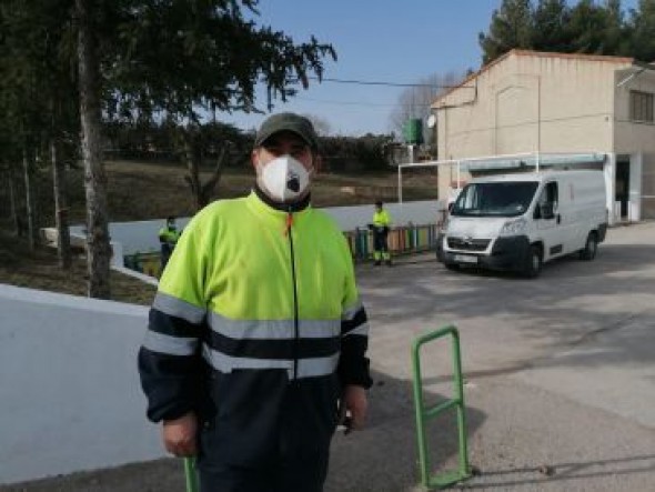 Hermenegildo Lara, encargado de la brigada de mantenimiento del Ayuntamiento de Utrillas: “El Covid nos ha dado tanta faena que ahora quitamos las luces de Navidad”