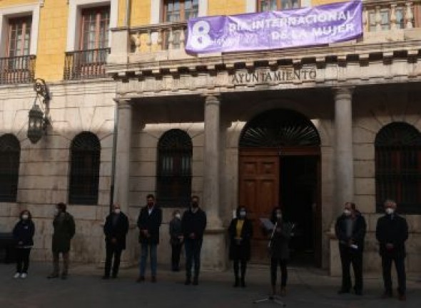 Todos los grupos, a excepción de Vox, se concentran en el Ayuntamiento de Teruel por el 8M