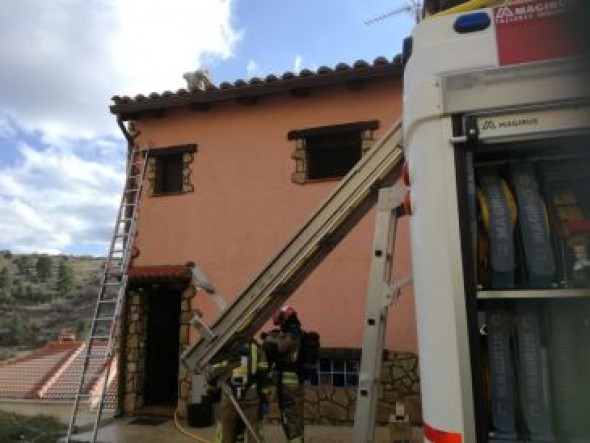 Los Bomberos de la DPT extinguen un incendio sin daños personales en una vivienda de El Vallecillo