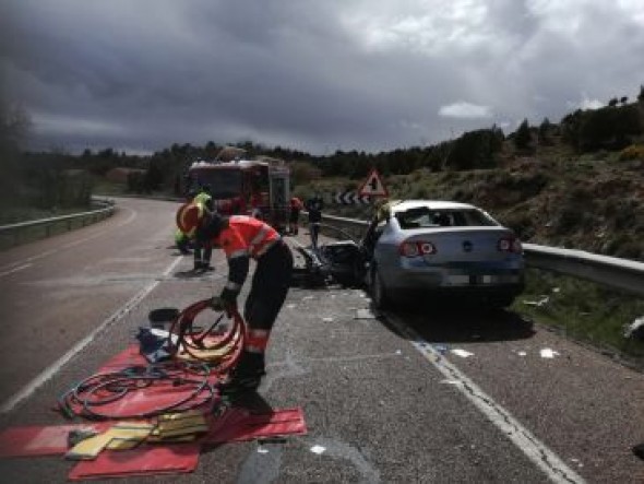 Fallece un hombre tras un choque entre un camión y un turismo en Cuevas Labradas