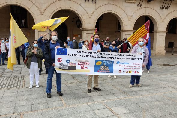 Los trabajadores públicos temporales exigen en Teruel la estabilización de sus puestos