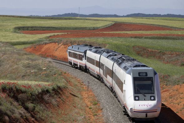 Aragón dejará de financiar cuatro trenes en julio cuya competencia es estatal y denuncia la discriminación