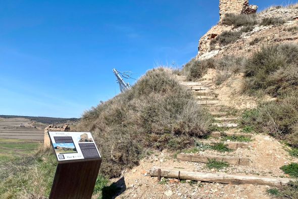 Cutanda instala mesas para descubrir  al visitante su rico pasado histórico