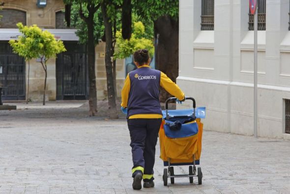 El Gobierno de Aragón se alía con Correos para garantizar servicios en el medio rural