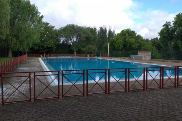 La piscina de Fuente Cerrada celebrará el sábado su apertura con hinchables acuáticos