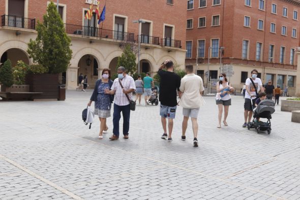 Los turolenses se toman con prudencia y cierta cautela el primer día sin mascarillas en exteriores