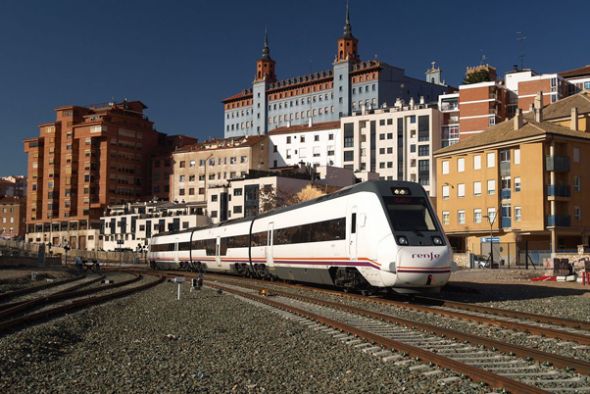 El secretario de Estado de Transportes dice que buscará el consenso con la DGA para mantener los trenes en riesgo