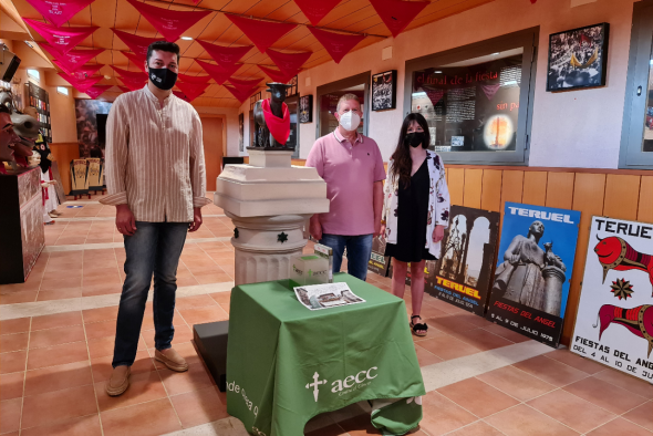 Los turolenses podrán hacerse una foto con la réplica del Torico en el Museo de la Vaquilla a beneficio de la AECC