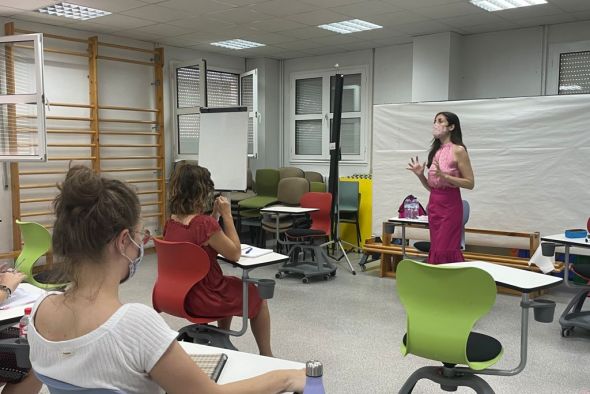 Espido Freire en la UVT: “Enseño a dar un cauce literario al dolor“