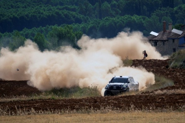 Al-Attiyah (coches) y Barreda (motos) se llevan la primera especial de la Baja España Aragón