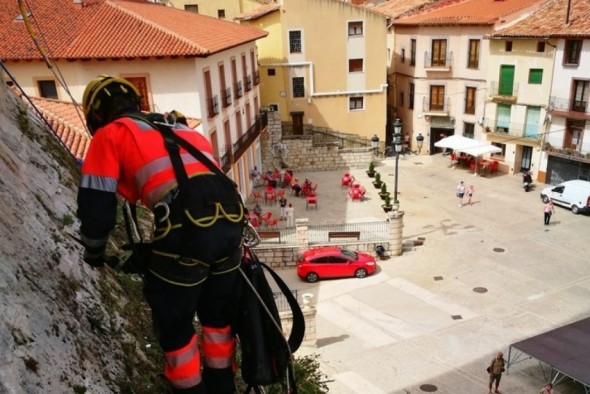 Los bomberos  del parque de Montalbán hacen prácticas de altura