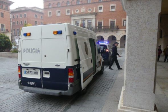 Detenido un hombre por robar dos vehículos y un establecimiento de Teruel