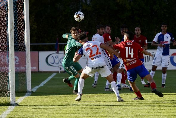 El CD Teruel mantiene el liderazgo tras derrotar al Ebro por 1-0 en un partido muy trabajado