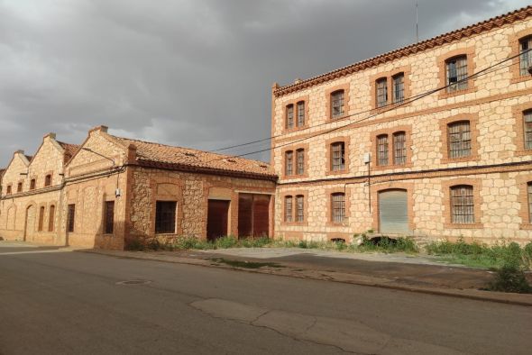 Ponen a la venta el complejo de edificios de la harinera de Alfambra, catalogado como Bien de Interés Cultural