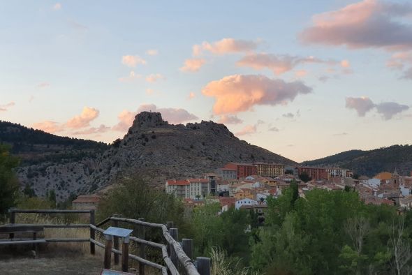 Camarena de la Sierra ofrece vivienda y trabajo a una familia afectada por el volcán de La Palma