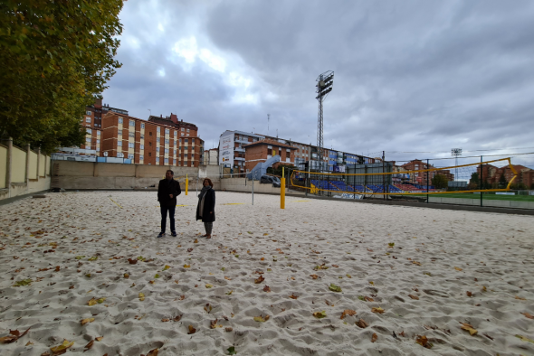 La ciudad de Teruel ya cuenta con dos nuevas pistas de voley playa junto a la piscina climatizada