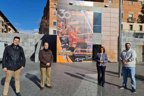 La nueva imagen de la Glorieta rinde homenaje al 30 Aniversario del CV Teruel